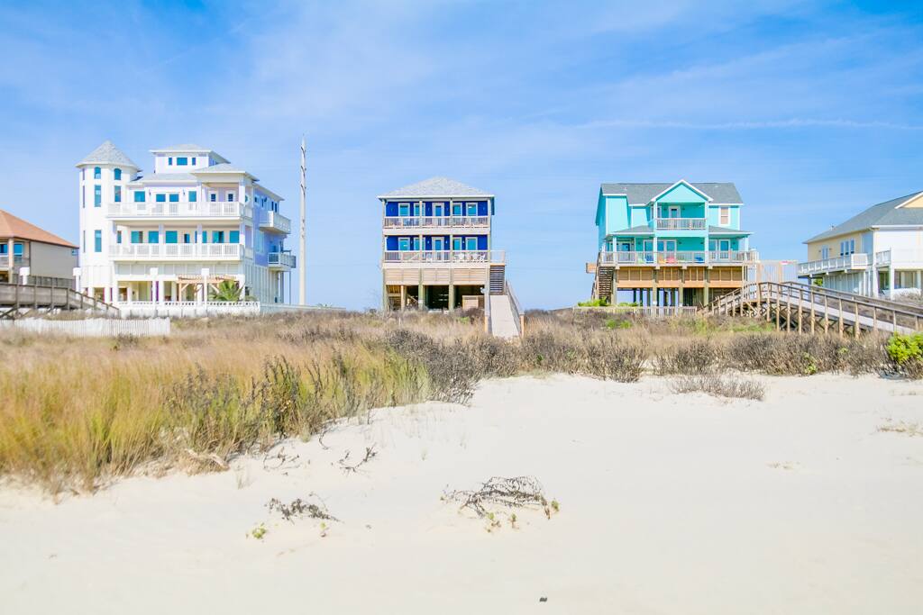 Standing at waters edge, can't get any closer to Gulf of Mexico then this house.