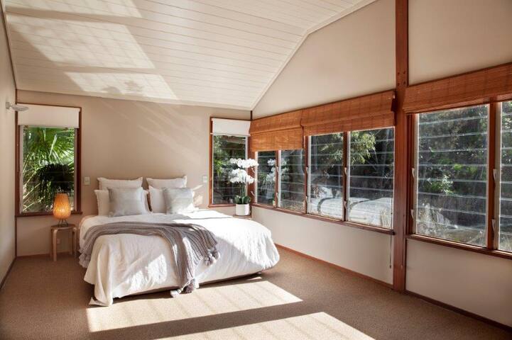 Luxury resort style home-pristine eco-environment gallery image 3