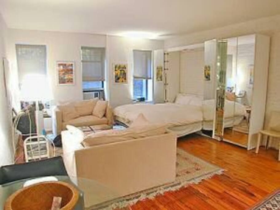 One queen bed, two twin pull-out beds
