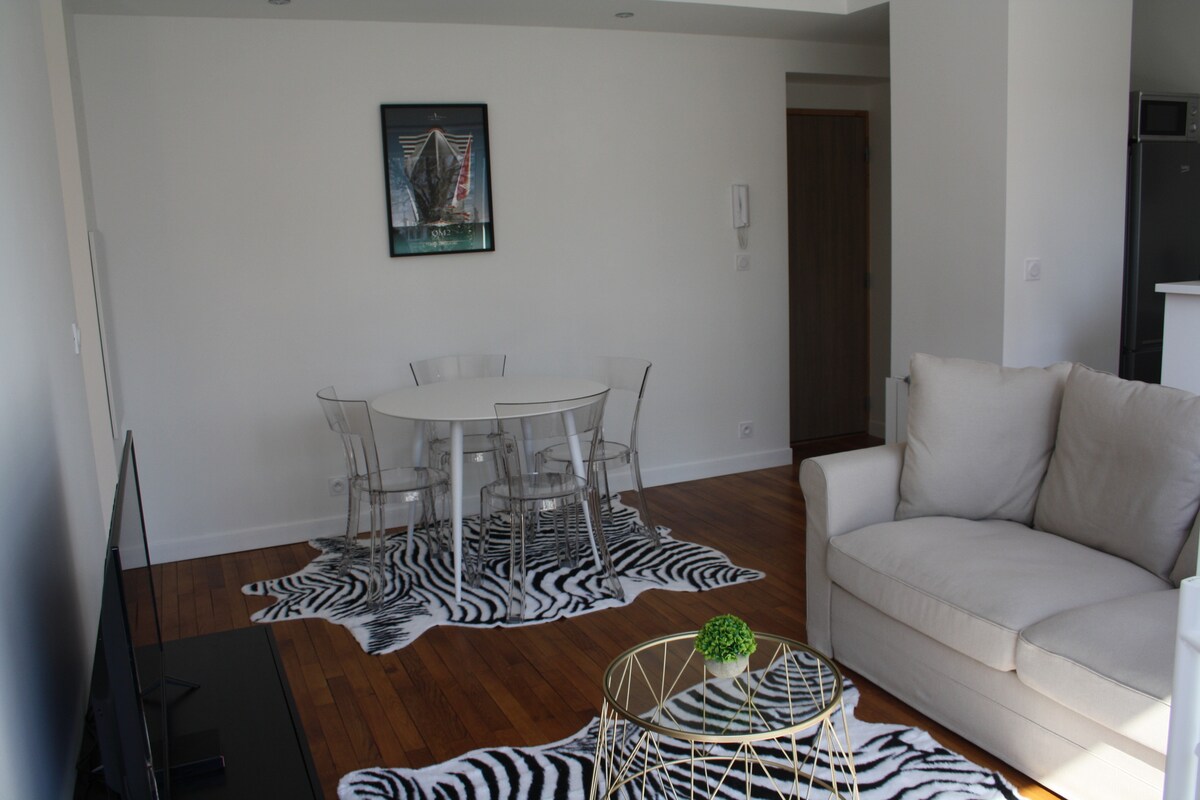 Successful Airbnb property: Beautiful very bright apartment with large balcony in Saint Nazaire