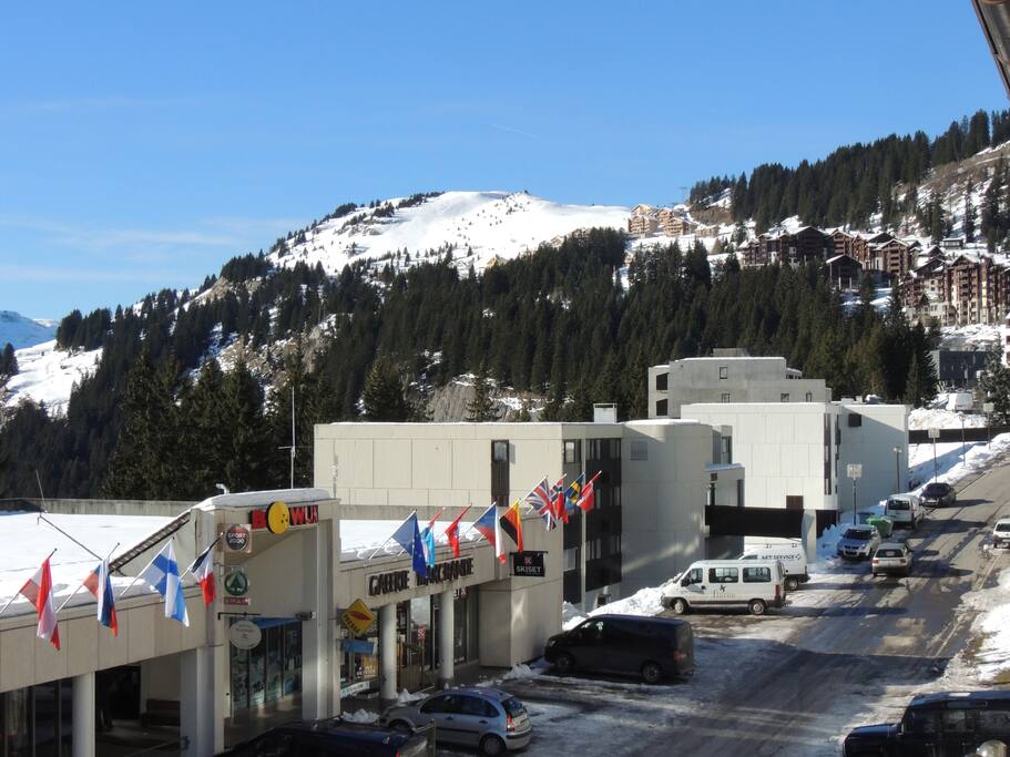 vue vers l'entrée de Flaine Forêt