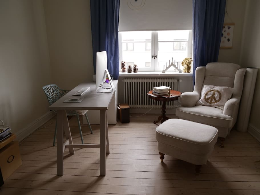 Other side of the guest room.