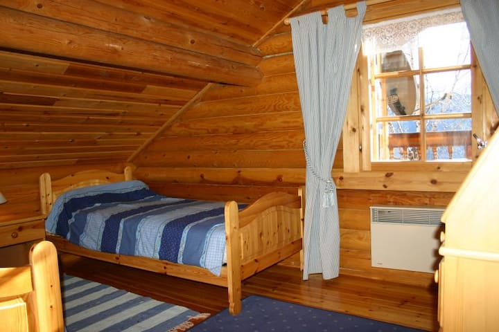 Спалня -3 Две единични легла. Качествено спално бельо.