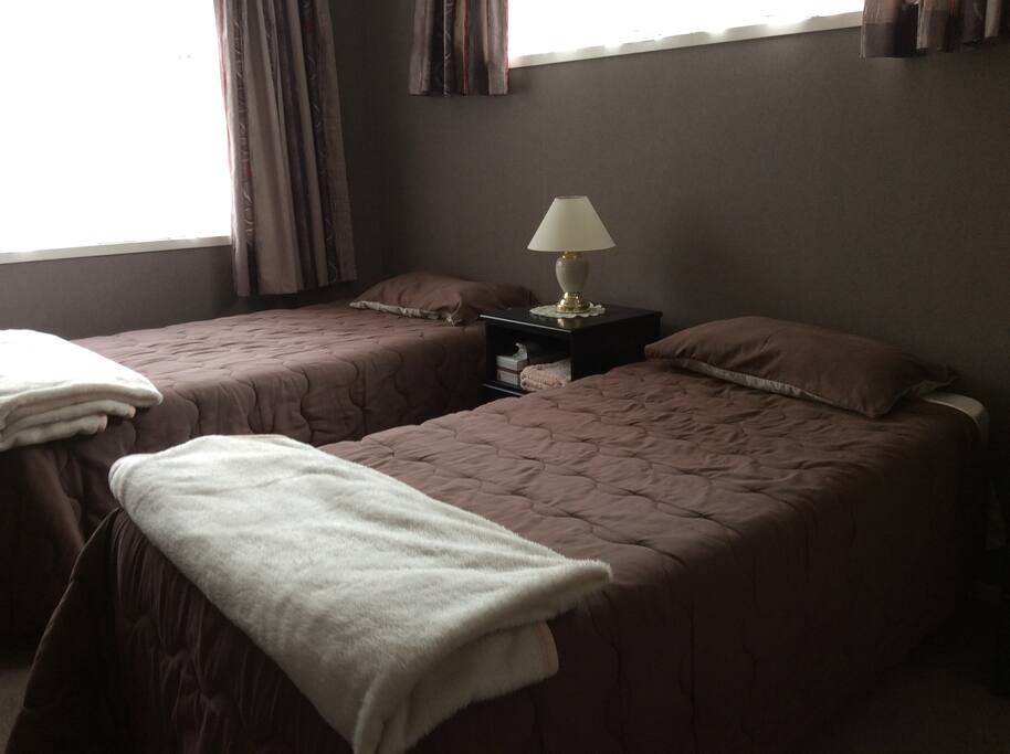 Twin bedroom