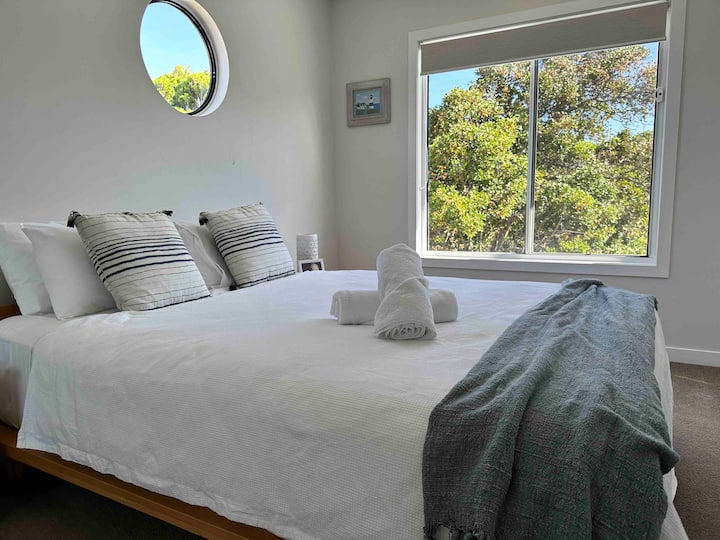 The Beach House Queen bedroom views Belongil Fields and has a quality, pocket sprung queen madrac