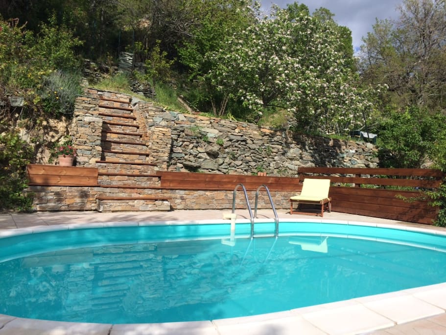 Coin piscine aménagée