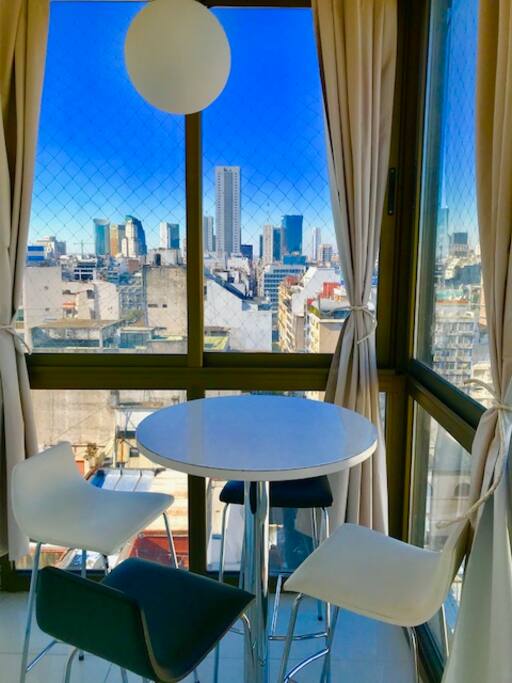 Desayunador con vista a Puerto Madero y Catalinas