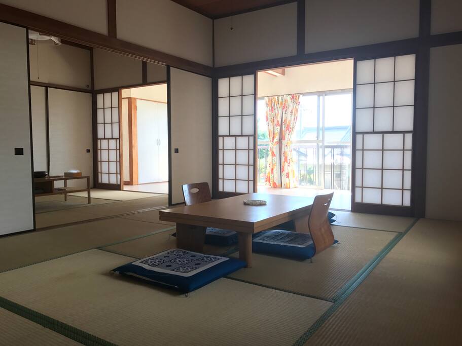 Main rooms (2F)