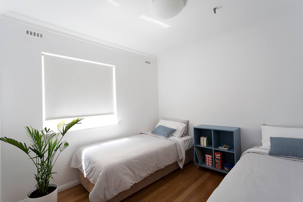 Second bedroom with optional bedding arrangement
