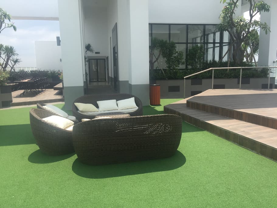 Garden on rooftop of the Tresor for seeing, sun-bath, .. you can go to 34th floor.