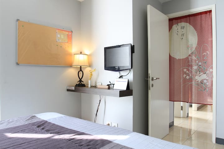 Главна соба - брачен кревет (широк 150-179 см)