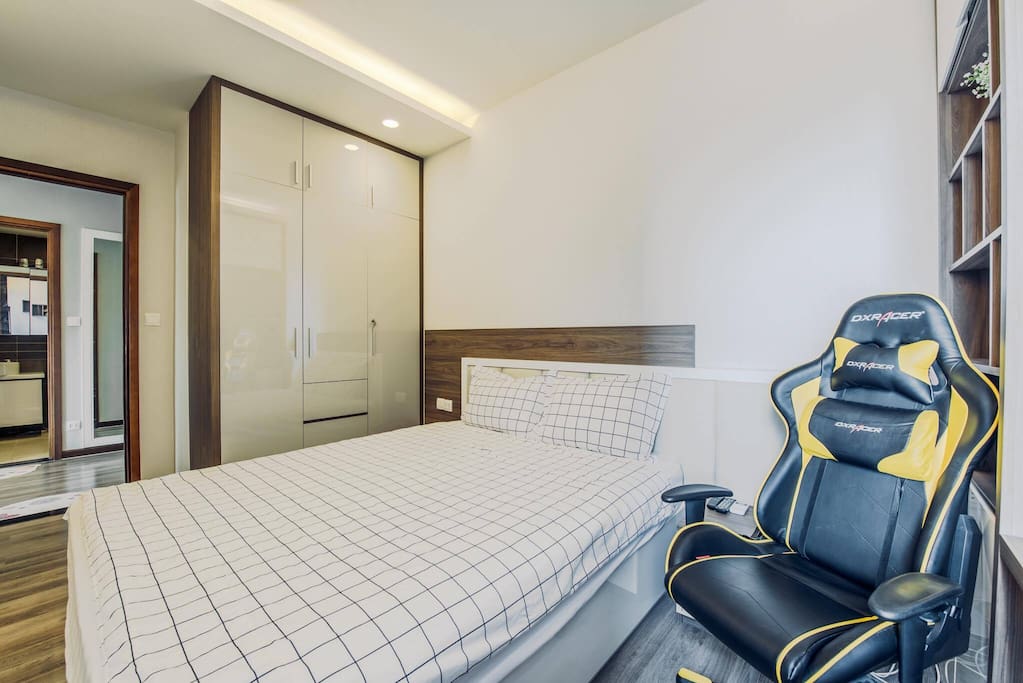 2nd bedroom