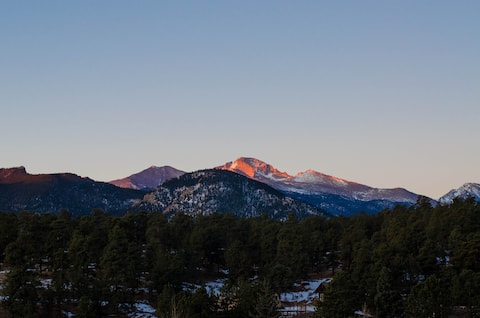 Peaks & Pines Mtn Views, Walk to Downtown