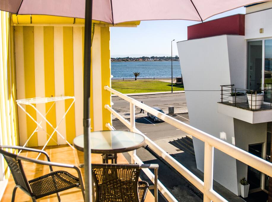 The balcony were you can relax and have the river view