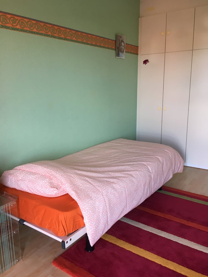 Dormitorio con 3 camas individuales