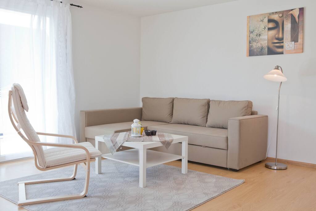 Wohnbereich mit Schlafsofa (Bsp.)