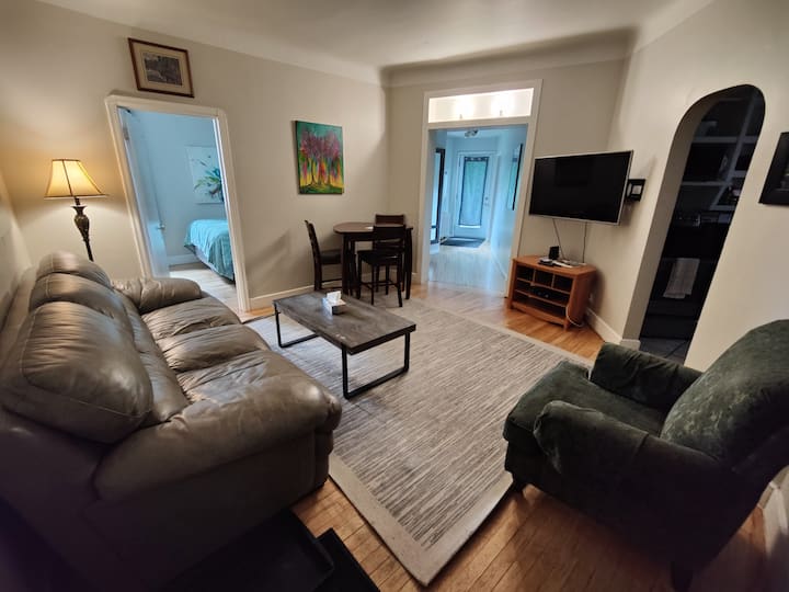 Spacious, Comfy 2 Bd Apt - Walk Downtown! - Greater Sudbury