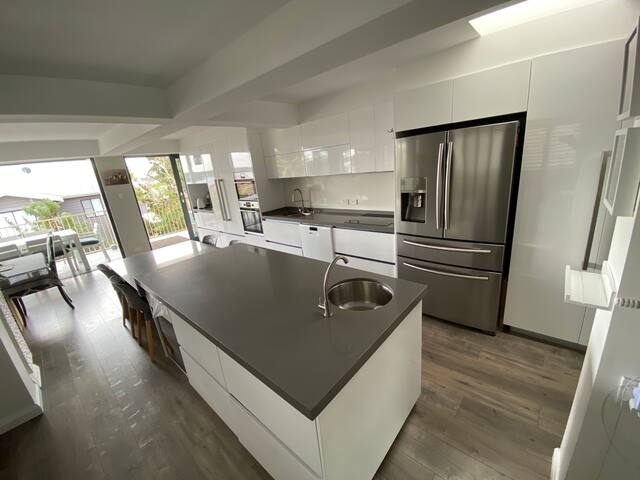 BUNDEENA! Paradise found. gallery image 5