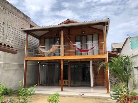 Spacious and rustic family-friendly house 3 minutes from the sea