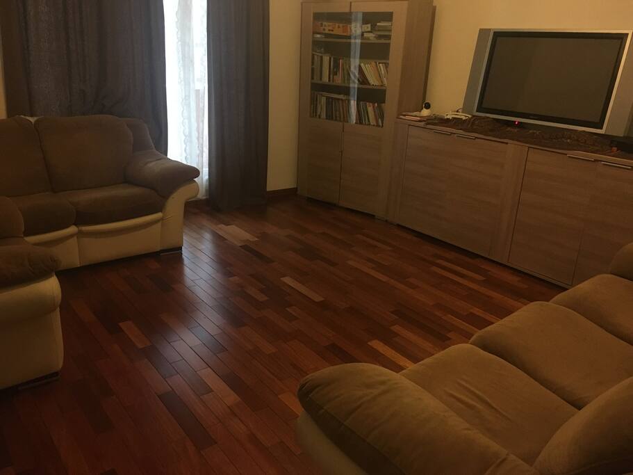 Vous pouvez vous mettre au salon quand vous voulez pour être plus tranquille .