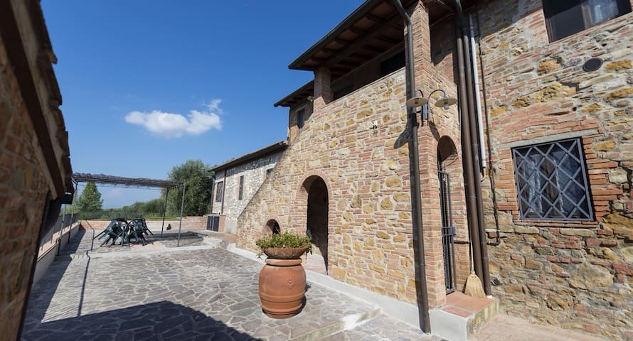 2br 1bath Apartment Tuscan Sunset with 1 AC unit!