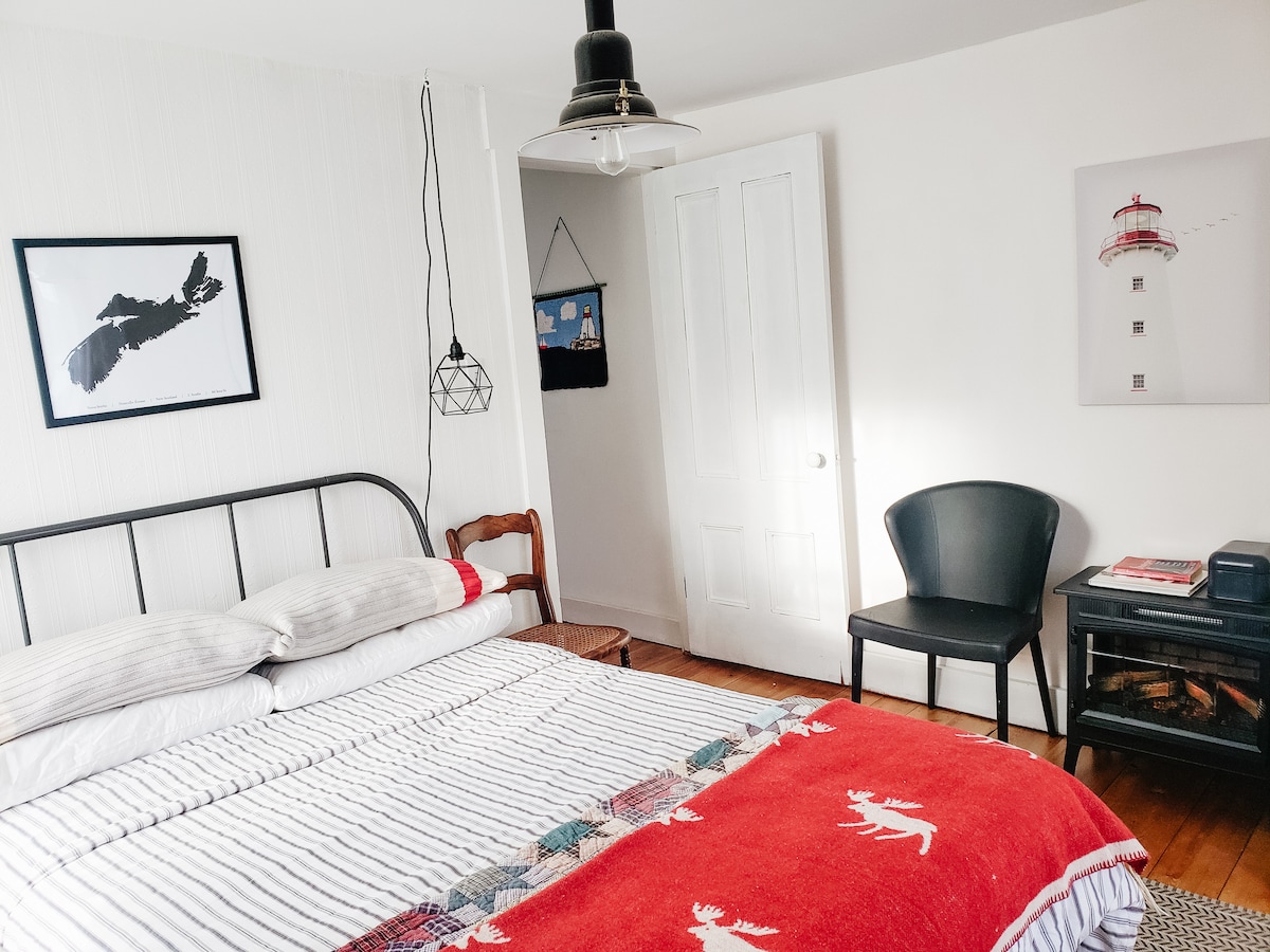 Bedroom 2 with fireplace and ocean view