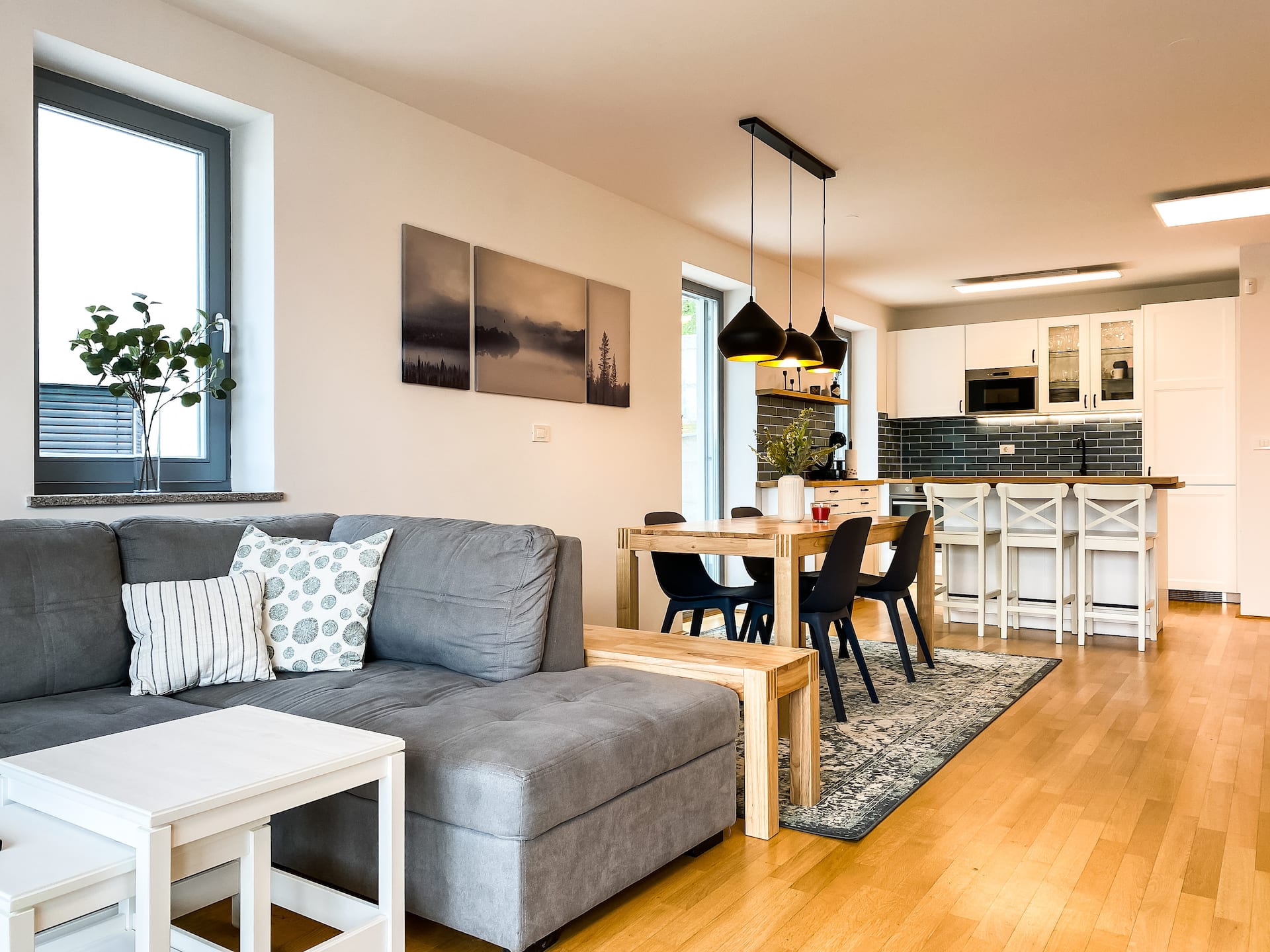 Lakeview Villa Retreat w/Mountain Views & Sauna U1