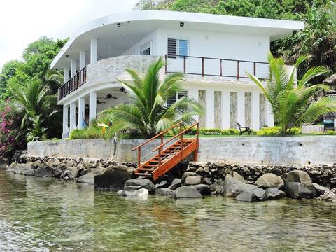 Pebos Reef, 12 guests, Amazing views!!