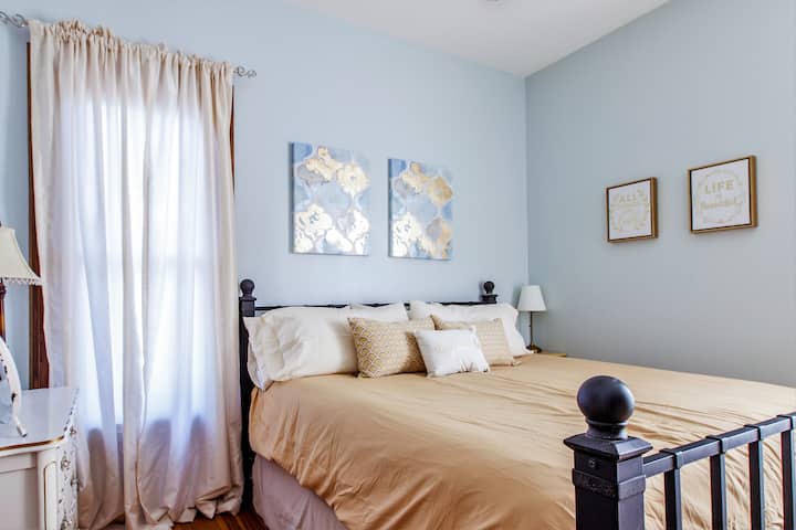 Spálňa s manželskou posteľou