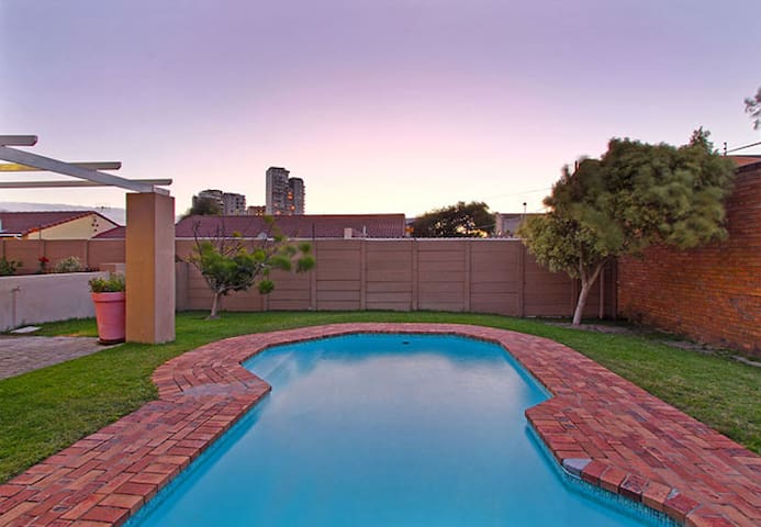 Cosy & private beach apartment with a braai area