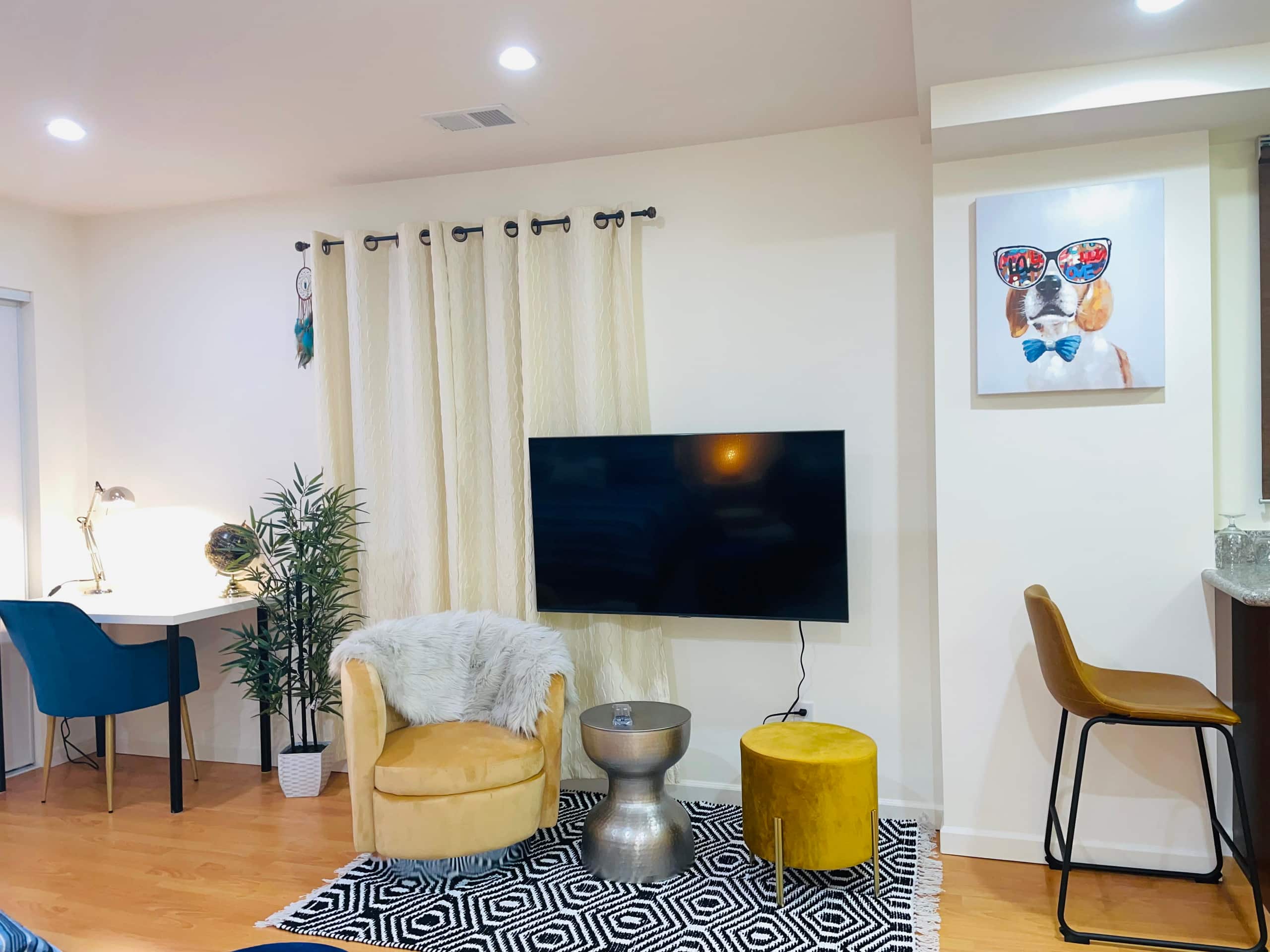 Relaxed 3B/2Ba Home with Private Parking - Image 67