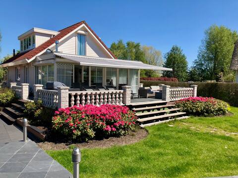 Beautiful Villa w/garden and pool near Amsterdam