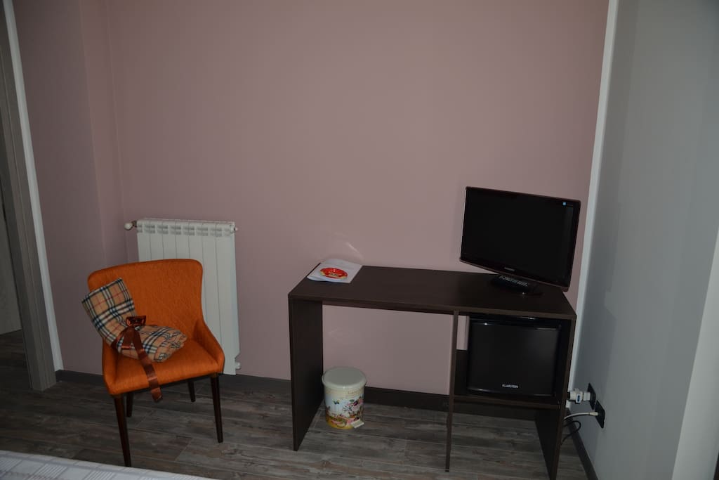 Decidere quali siano i colori più adatti per la camera da letto è una questione di stile: preferire toni freddi e pacati, aiuterà a rilassarsi.