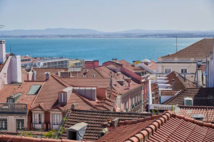 Chiado Terrace with stunning views – 3BR_3WC_AC! gallery image 4