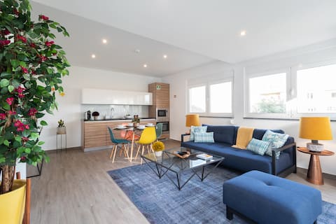 Top Airbnb: Urban Oasis with Private Patio, Garden & Parking em Penha De França