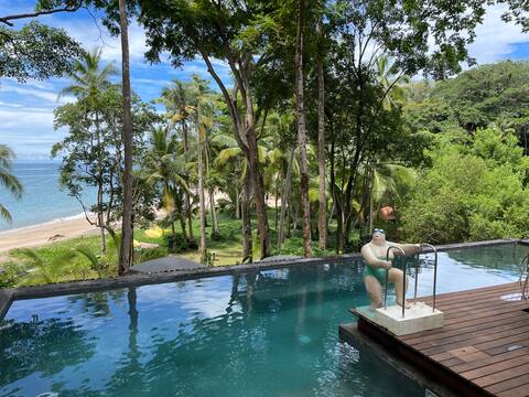 Casa Laguna - luxury beach front house with pool