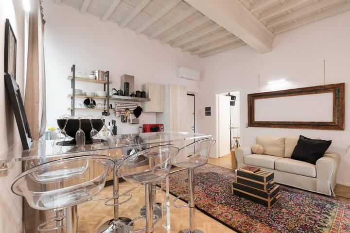 TO ENJOY AT THE CHARMING FLAT IN BORGO DEI GRECI gallery image 2