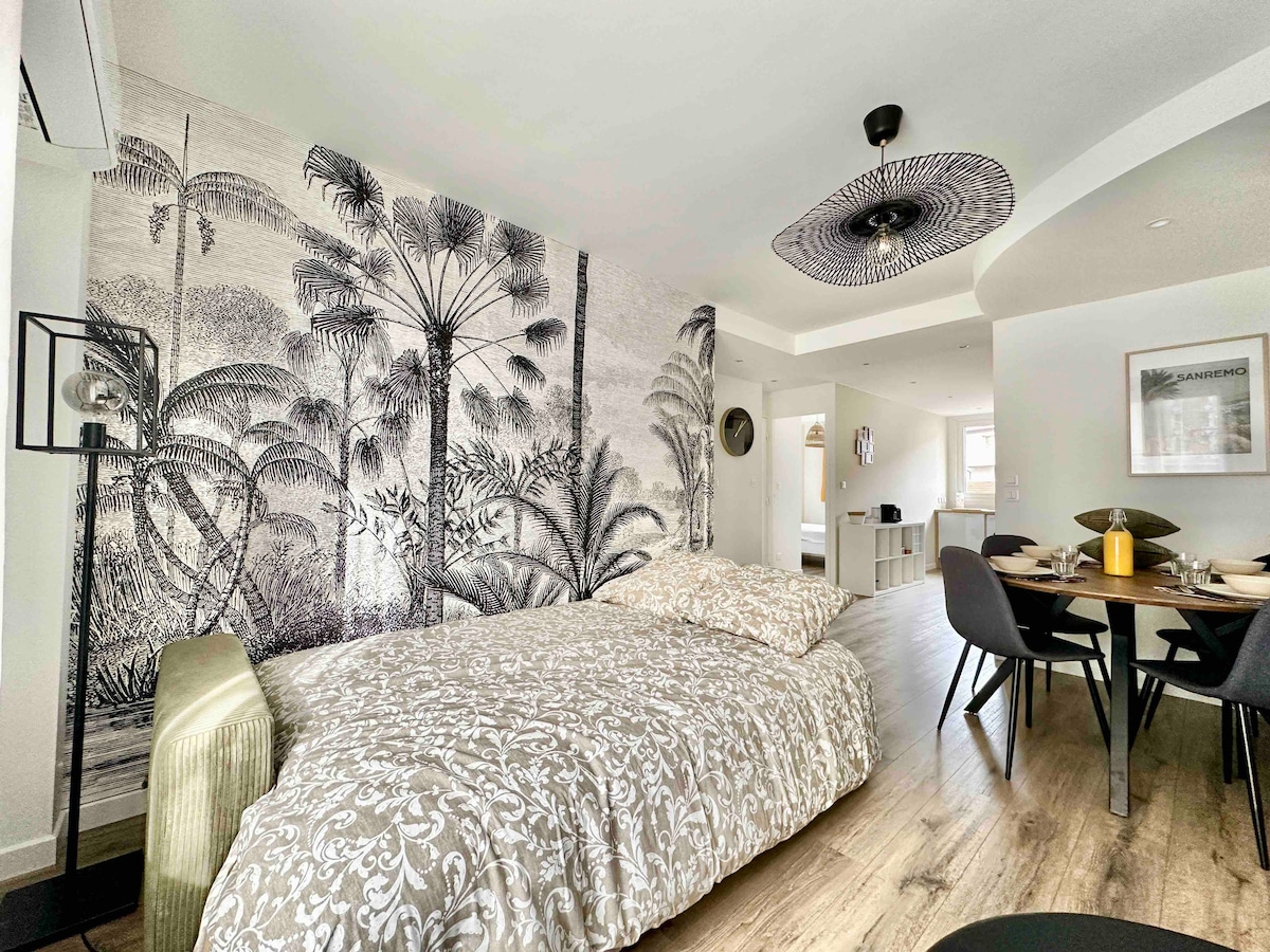 Pohovka v obývacej izbe je konvertibilná. 