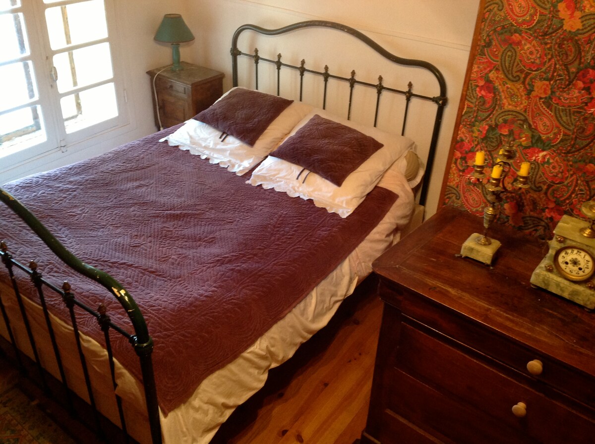 غرفة نوم "روز "، 140 سرير