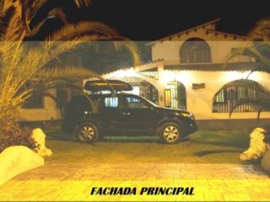 Estacionamiento amplio.