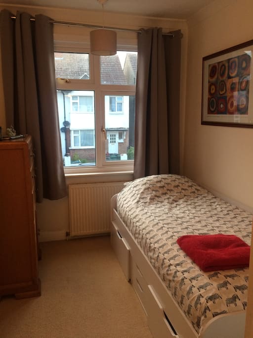 Bright comfortable single room with chest of drawers. Double duvet cover available.