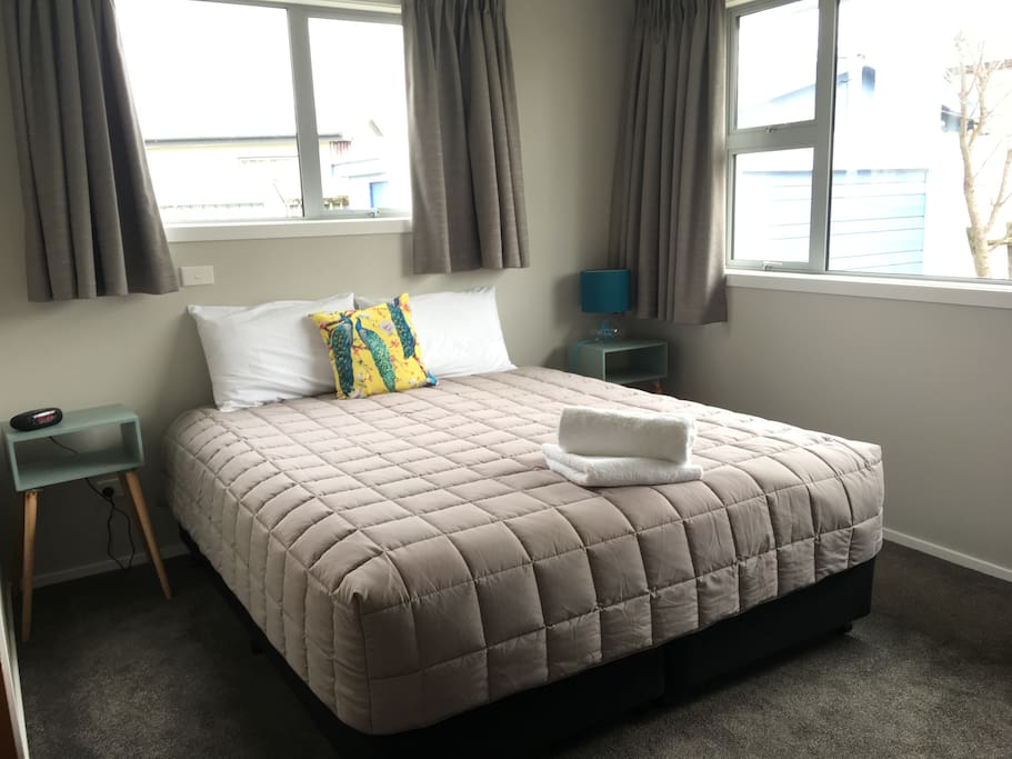Bedroom 1 - King bed