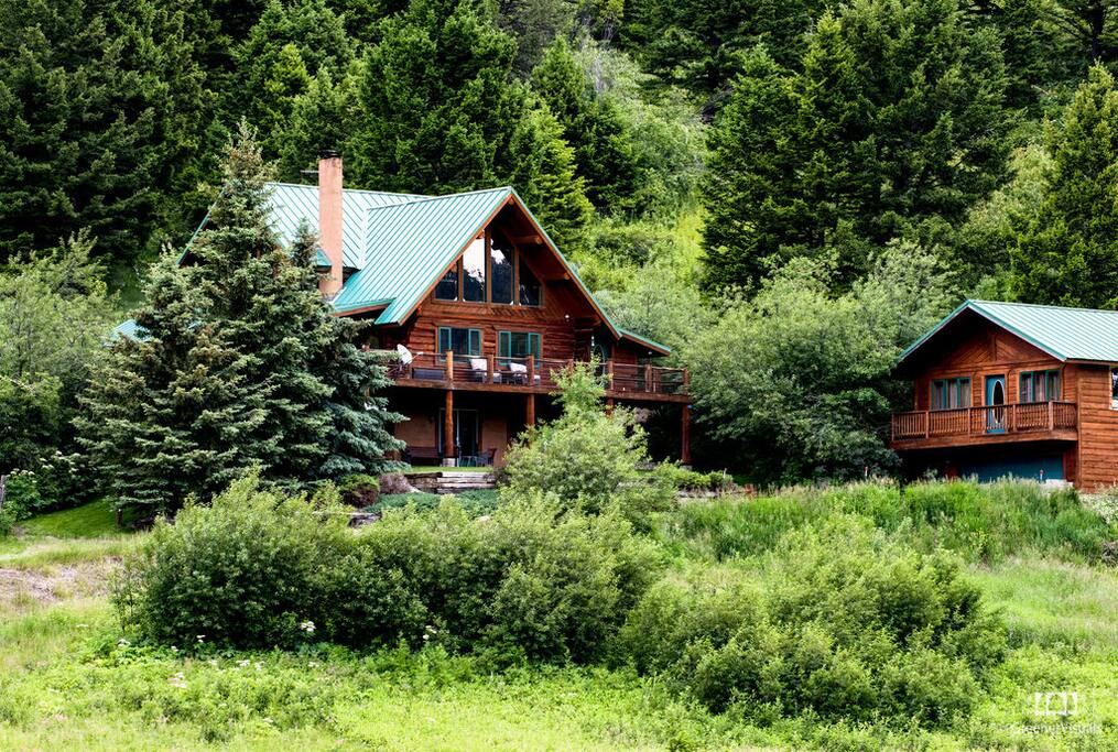Custom Log Home on 45 Acres Hot Tub & Creek Cabins for Rent in