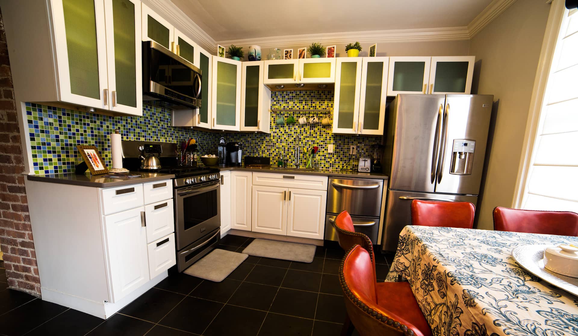 Chic Family Home-Quick Ride to NYC & Opt 4th Rm! — photo 3