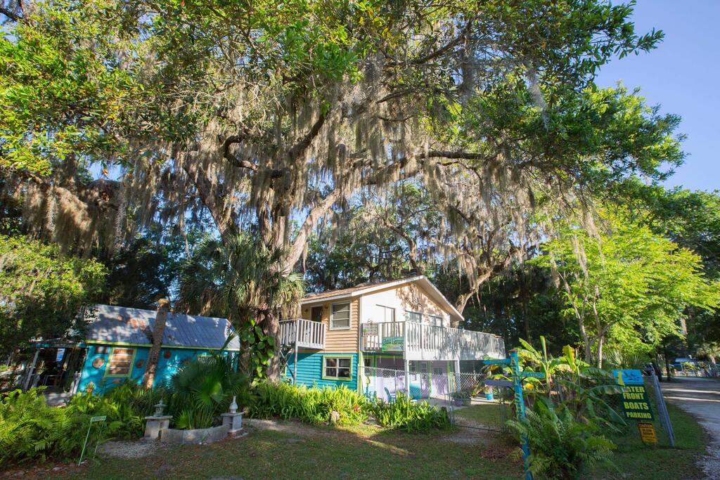 Treehouse, Old Homosassa / On River - Bungalows for Rent ...