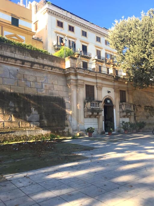 Facciata dell'ex Hotel Trinacria