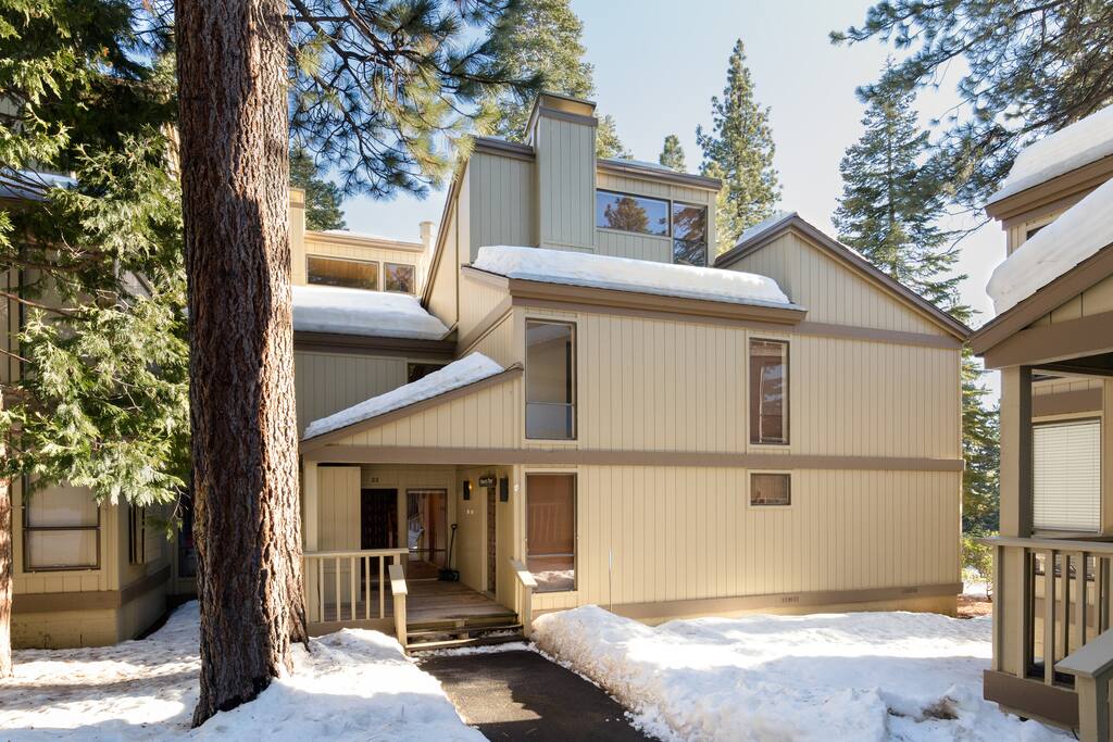 Cozy Entrance to our Kingswood Village condo