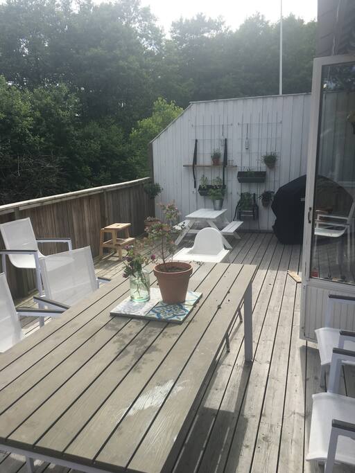 Altanen med plats för många.