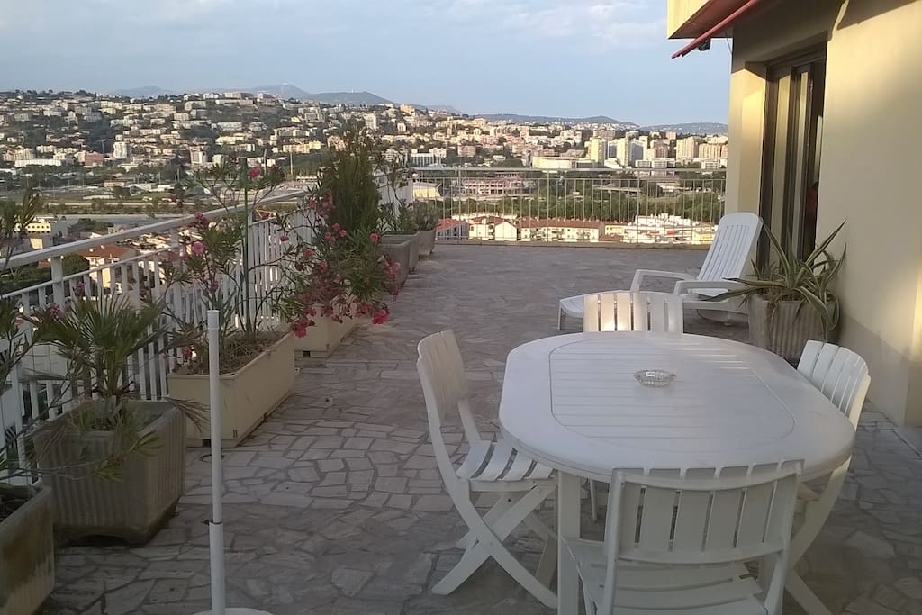 grande terrasse ouverte 40M2