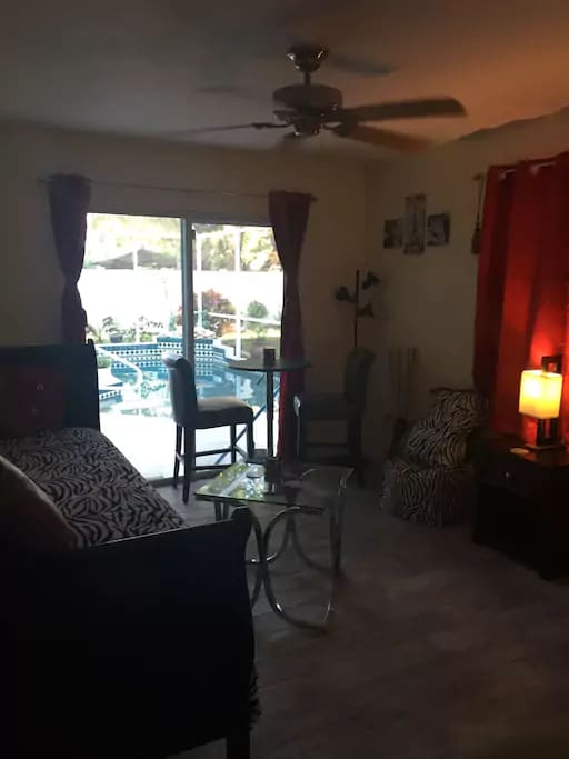 Twin guest bedroom